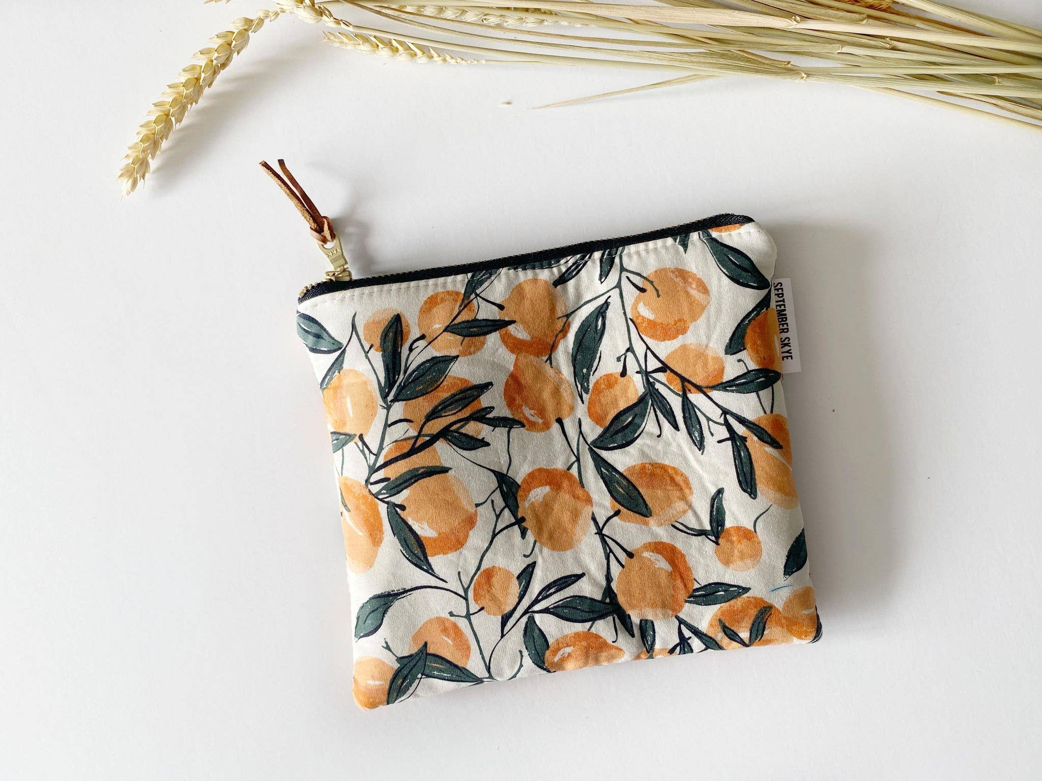 Simple zipped pouch in peaches