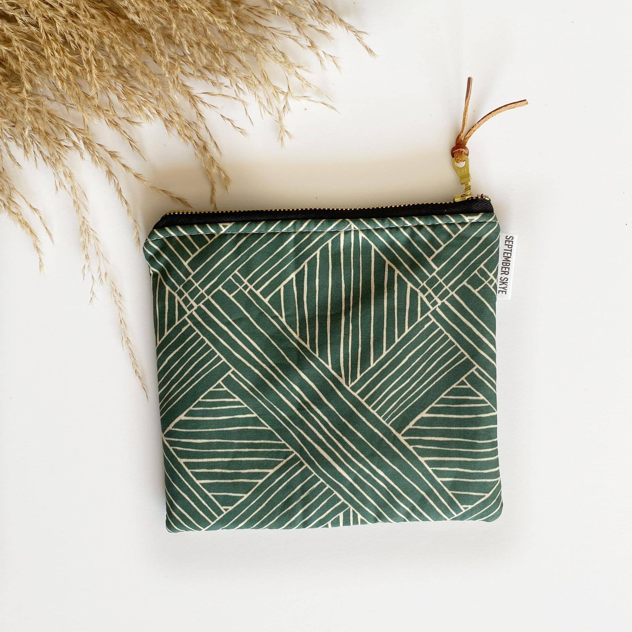 Simple zipped pouch in hunter green geometric